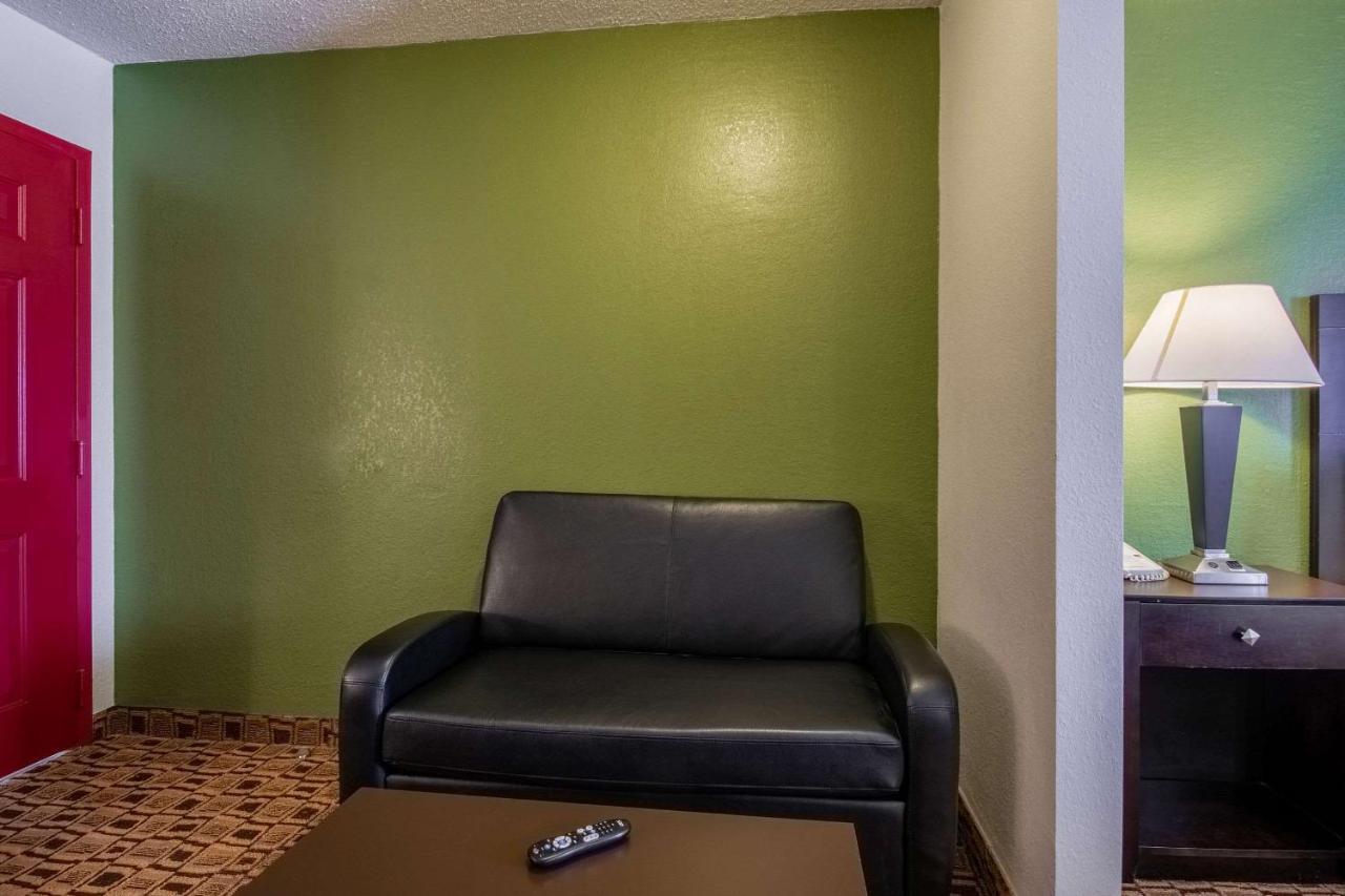 Coratel Plus Suites Wichita West Airport Luaran gambar