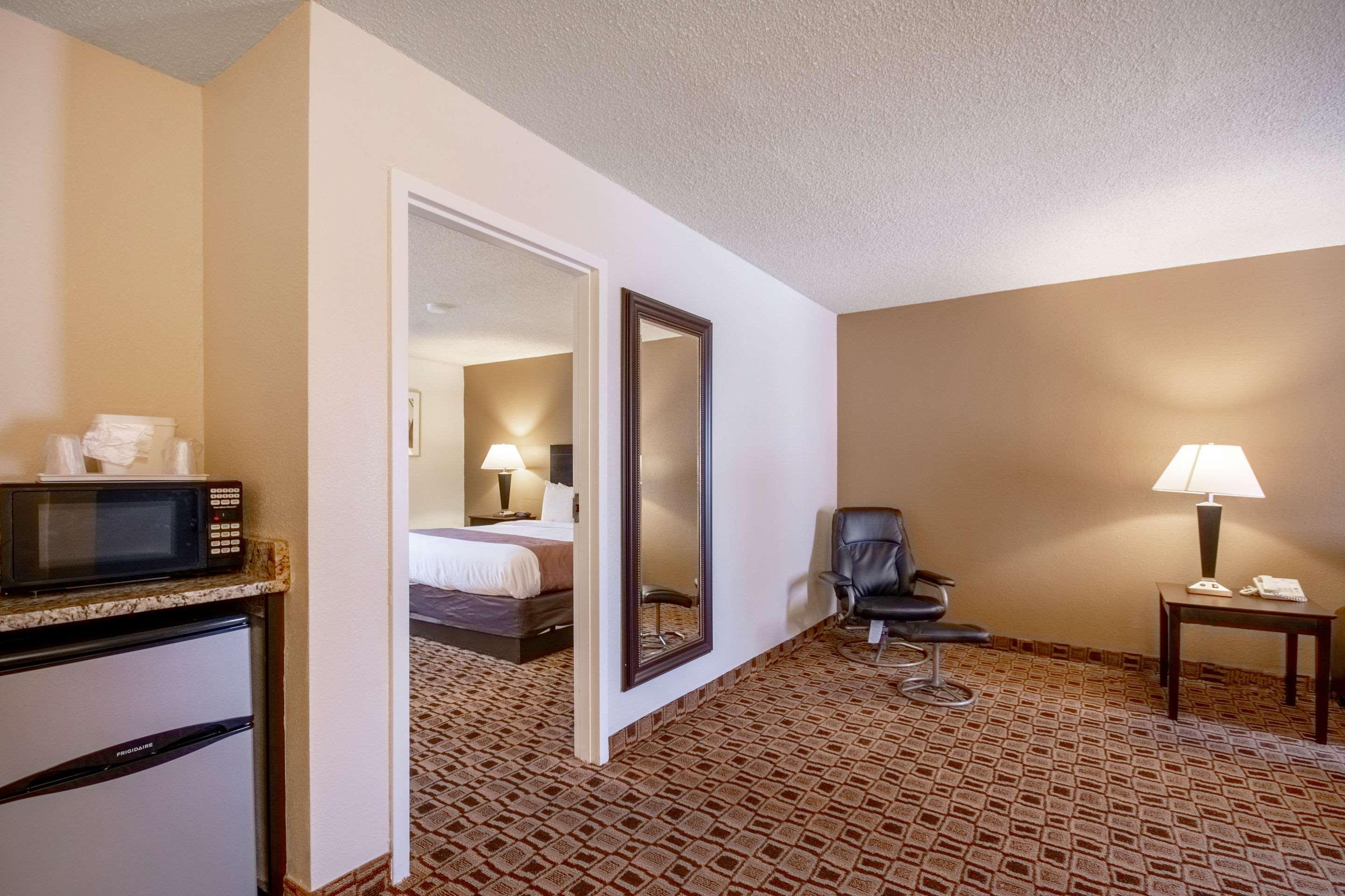 Coratel Plus Suites Wichita West Airport Luaran gambar