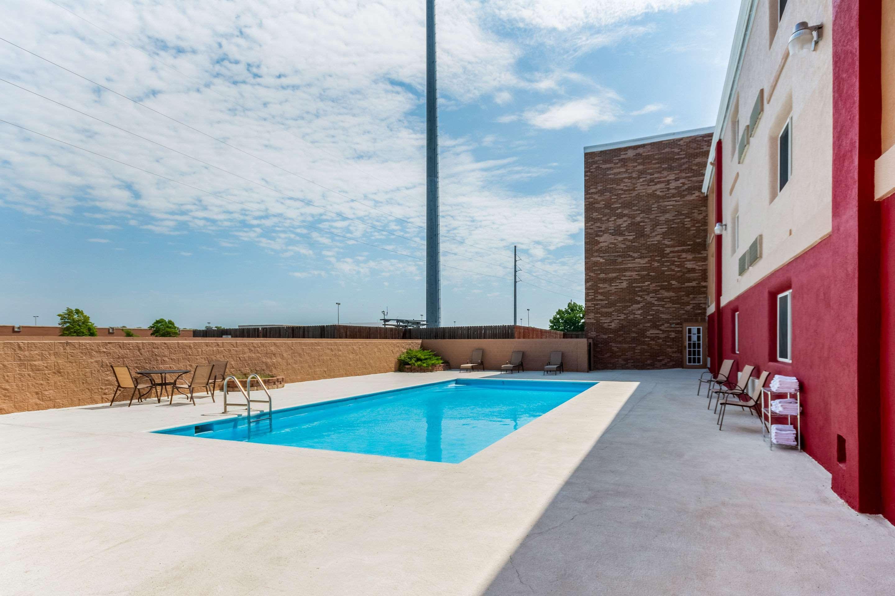 Coratel Plus Suites Wichita West Airport Luaran gambar